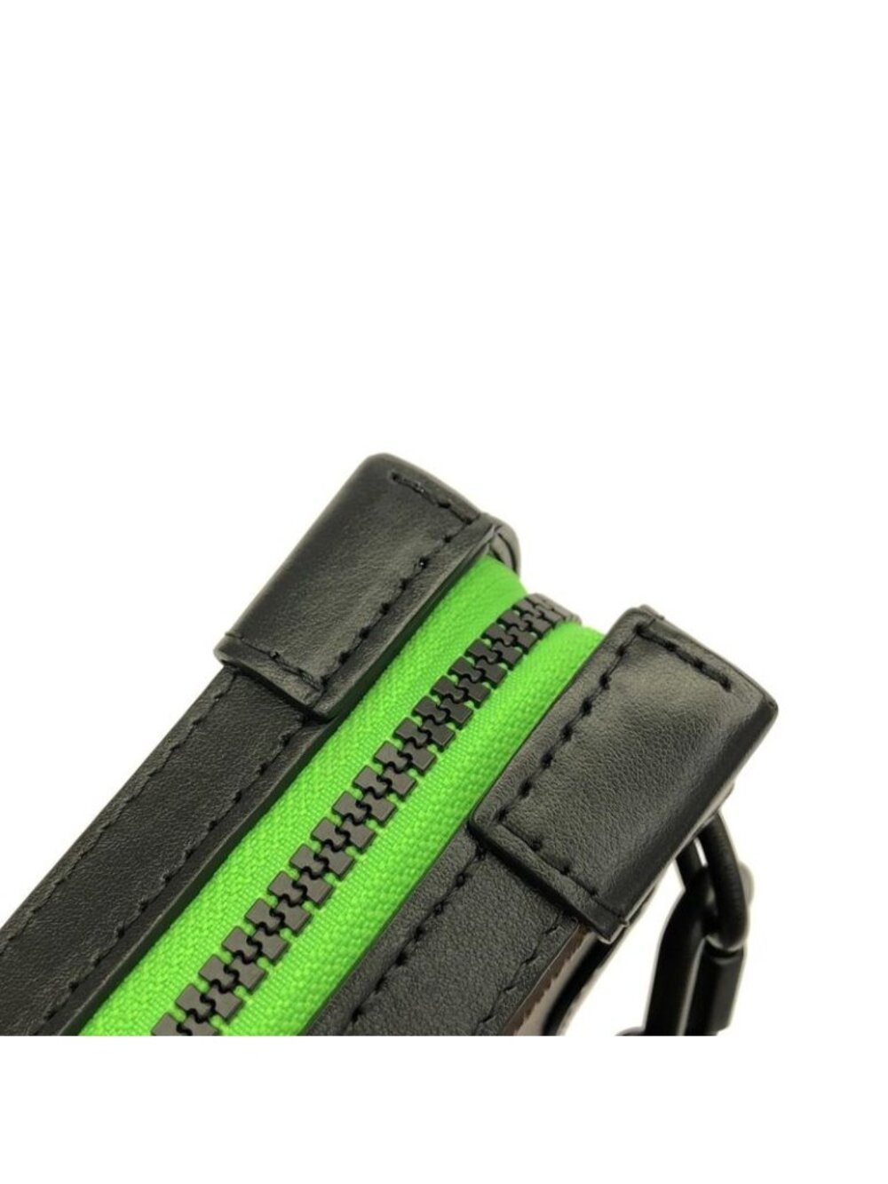 Louis Vuitton Monogram Soft Trunk Phone Box - Picture 5 of 10